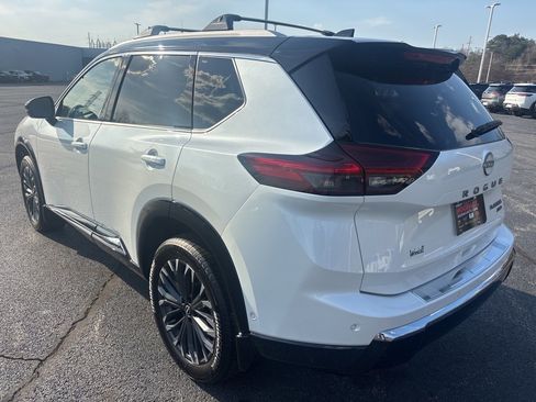 Used 2026 Nissan Rogue Platinum w/ Platinum Premium Package image 3