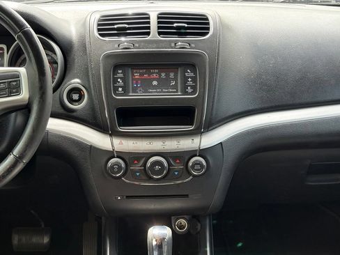 Used 2019 Dodge Journey SE w/ Connectivity Group FWD image 13