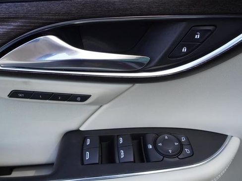 Used 2022 Buick Envision Avenir w/ Technology Package II image 12