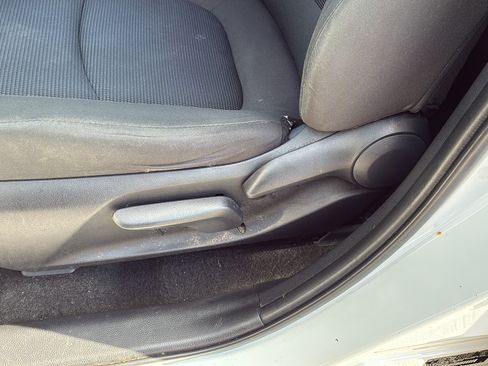 Used 2022 Toyota RAV4 LE FWD image 14