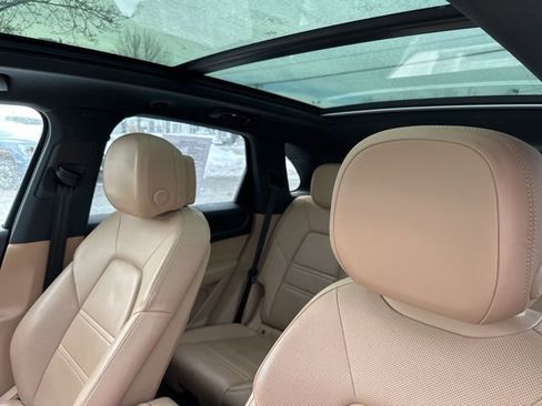 Used 2022 Porsche Cayenne image 2