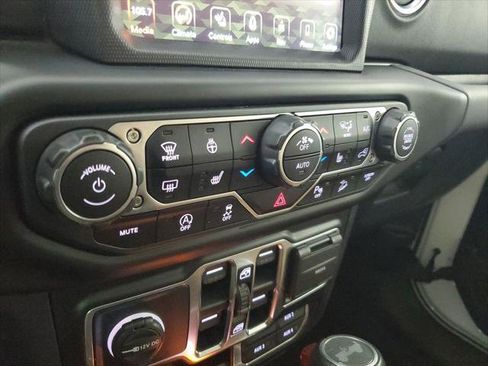 Used 2020 Jeep Wrangler Unlimited Sahara AWD/4WD image 27