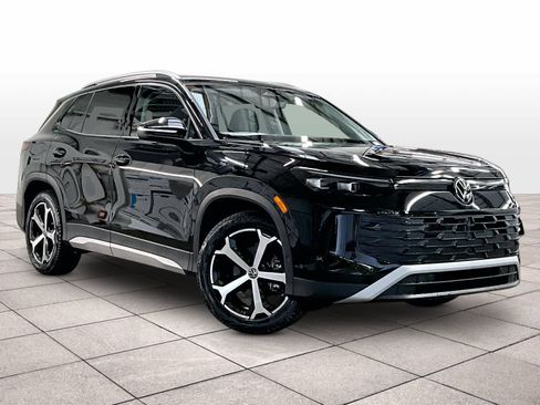 New 2026 Volkswagen Tiguan SE FWD image 2