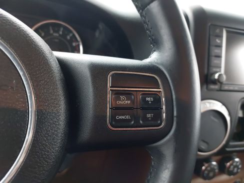 Used 2011 Jeep Wrangler Unlimited Sahara w/ Mopar Chrome Edition Group AWD/4WD image 19