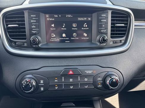 Used 2020 Kia Sorento LX image 24
