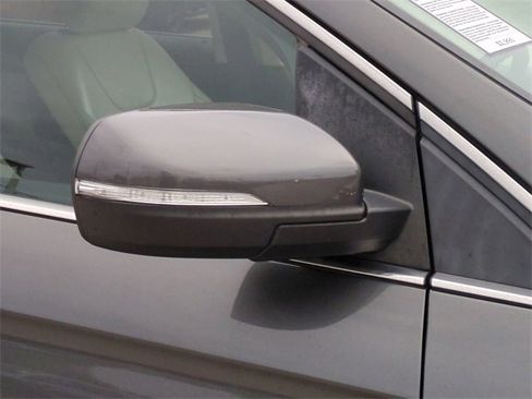 Used 2019 Ford Edge Titanium image 12