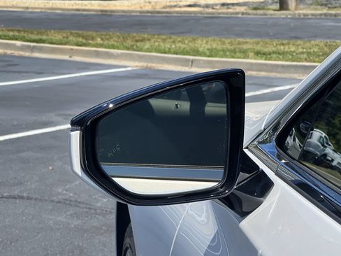 Used 2024 Lexus LS 500 RWD image 31