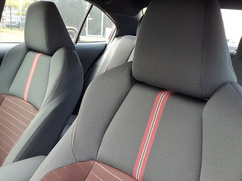 Used 2025 Toyota Corolla SE image 14