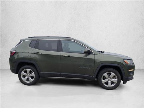 Used 2020 Jeep Compass Latitude w/ Cold Weather Group AWD/4WD image 4