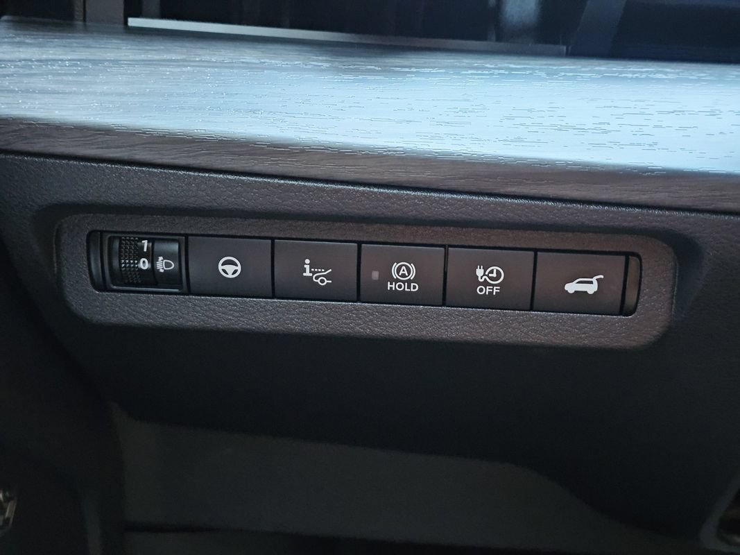 Used 2023 Nissan Ariya AWD image 33