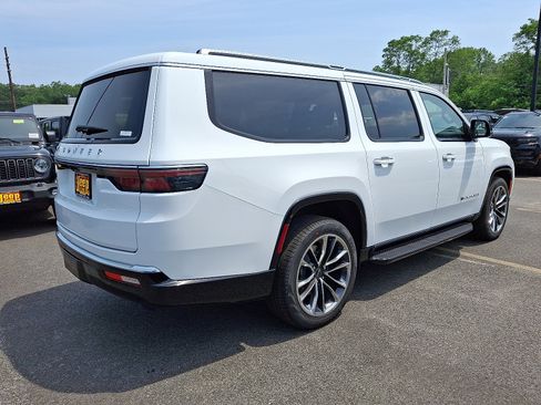 New 2025 Jeep Wagoneer L Series II w/ Premium Group I image 4