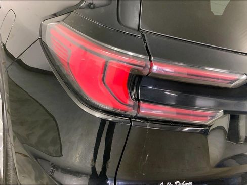 Used 2024 GMC Acadia Elevation image 28