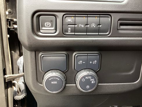 Used 2024 Chevrolet Tahoe LS image 30