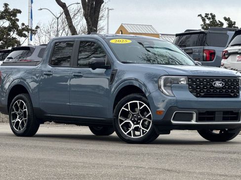 Used 2025 Ford Maverick Lariat image 2