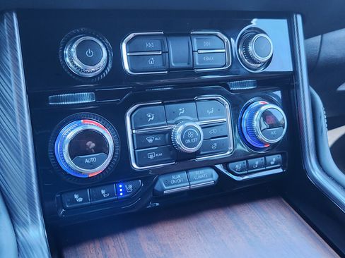 Used 2023 GMC Yukon XL Denali Ultimate image 24