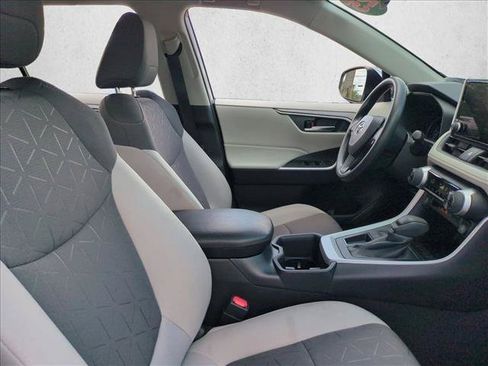 Certified 2025 Toyota RAV4 XLE FWD image 20