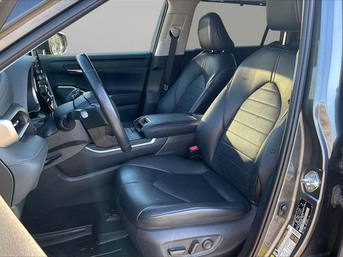 Used 2022 Toyota Highlander XLE image 22