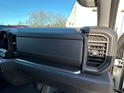 Used 2024 GMC Sierra 1500 SLT AWD/4WD image 25
