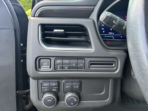 Used 2022 Chevrolet Tahoe RST w/ Luxury Package AWD/4WD image 29