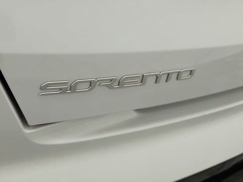 Certified 2023 Kia Sorento EX w/ Panoramic Sunroof Package FWD image 8