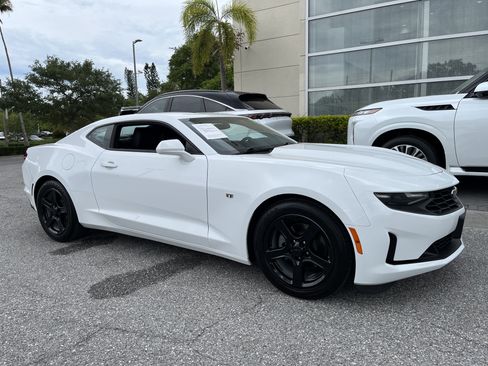 Used 2023 Chevrolet Camaro LT RWD image 9