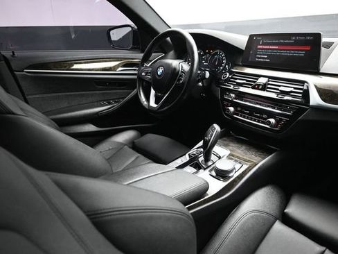 Used 2019 BMW 530e w/ Convenience Package RWD image 17