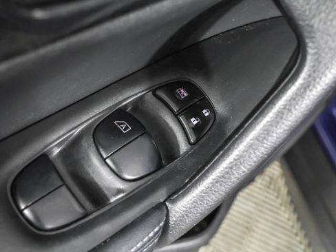 Used 2019 Nissan Rogue SV image 34