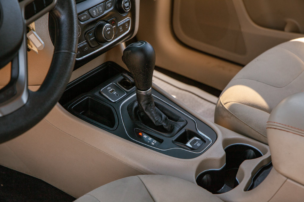 Used 2019 Jeep Cherokee Latitude w/ Popular Appearance Group FWD image 13