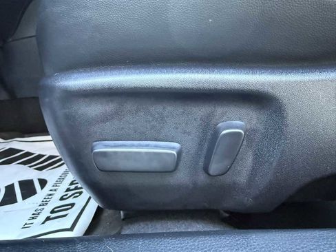 Used 2018 Toyota Corolla XLE image 24