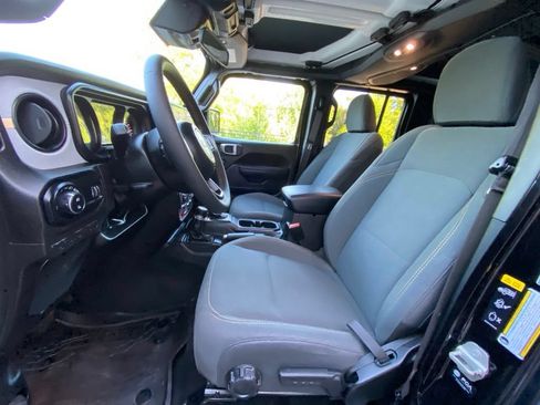 Used 2024 Jeep Gladiator Sport AWD/4WD image 21