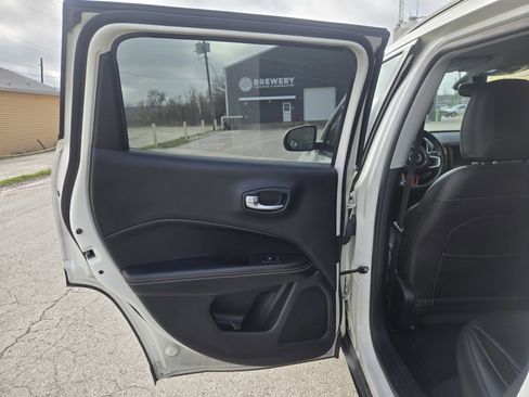 Used 2019 Jeep Compass Latitude image 6