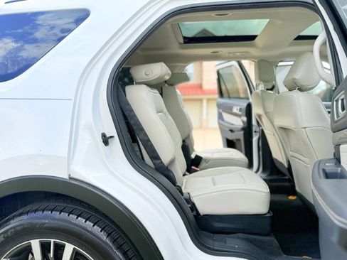 Used 2017 Ford Explorer Platinum AWD/4WD image 9