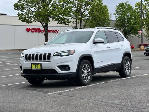 Used 2019 Jeep Cherokee Latitude Plus AWD/4WD image 1