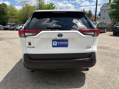 Used 2021 Toyota RAV4 XLE AWD/4WD image 5