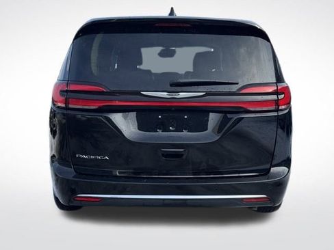Used 2024 Chrysler Pacifica Touring-L image 7