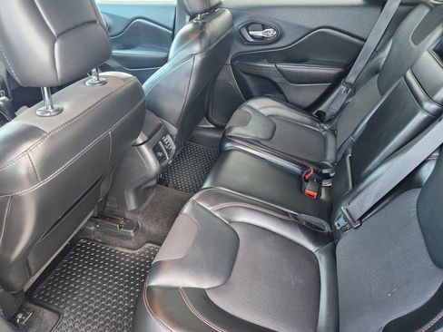 Used 2015 Jeep Cherokee Trailhawk image 7