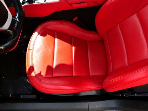 Used 2015 Chevrolet Corvette Z06 w/ Z07 Performance Package image 16