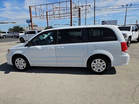 Used 2016 Dodge Grand Caravan SE w/ Quick Order Package 29E SE FWD image 3