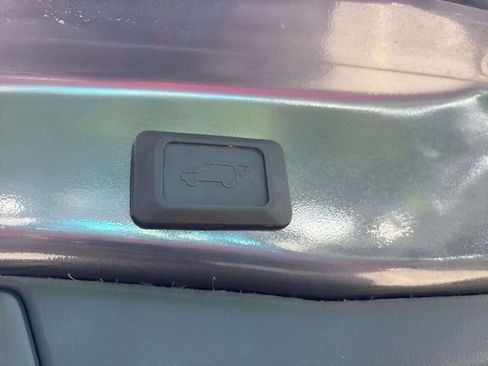 Used 2022 Toyota RAV4 XLE Premium image 18