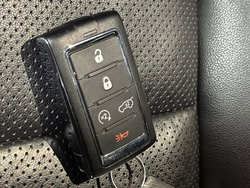 Used 2023 Jeep Wagoneer 4WD w/ HD Trailer Tow Package image 29