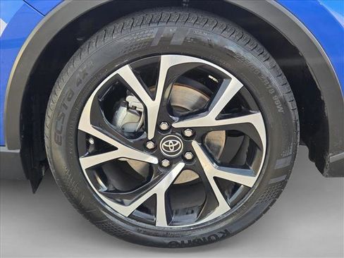 Used 2018 Toyota C-HR XLE image 22