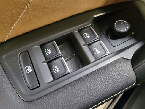 Used 2022 Volkswagen Tiguan SE FWD image 27