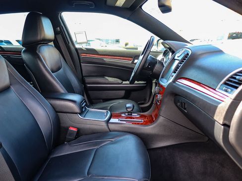 Used 2014 Chrysler 300 RWD image 17
