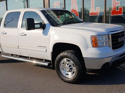 Used 2010 GMC Sierra 2500 SLT image 2