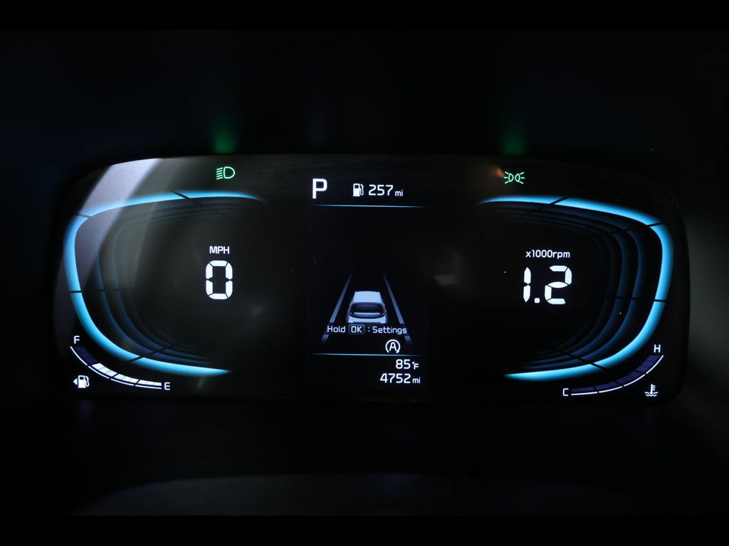 Used 2025 Kia Soul LX w/ LX Technology Package FWD image 23