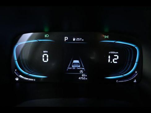 Used 2025 Kia Soul LX w/ LX Technology Package FWD image 23