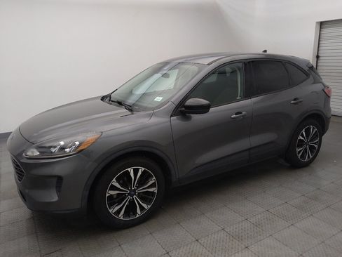 Used 2021 Ford Escape SE w/ SE Sport Appearance Package FWD image 2