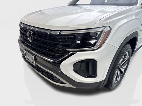 Used 2024 Volkswagen Atlas Cross Sport SE image 16