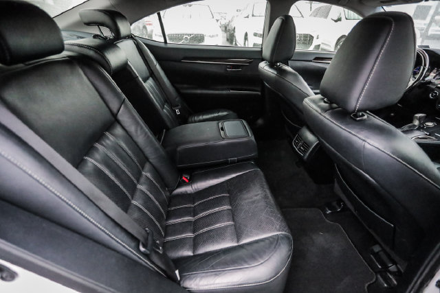 Used 2016 Lexus ES 300h w/ Luxury Package w/Wood Trim FWD image 64