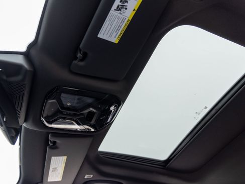 Used 2025 BMW i5 xDrive40 w/ Premium Package image 31